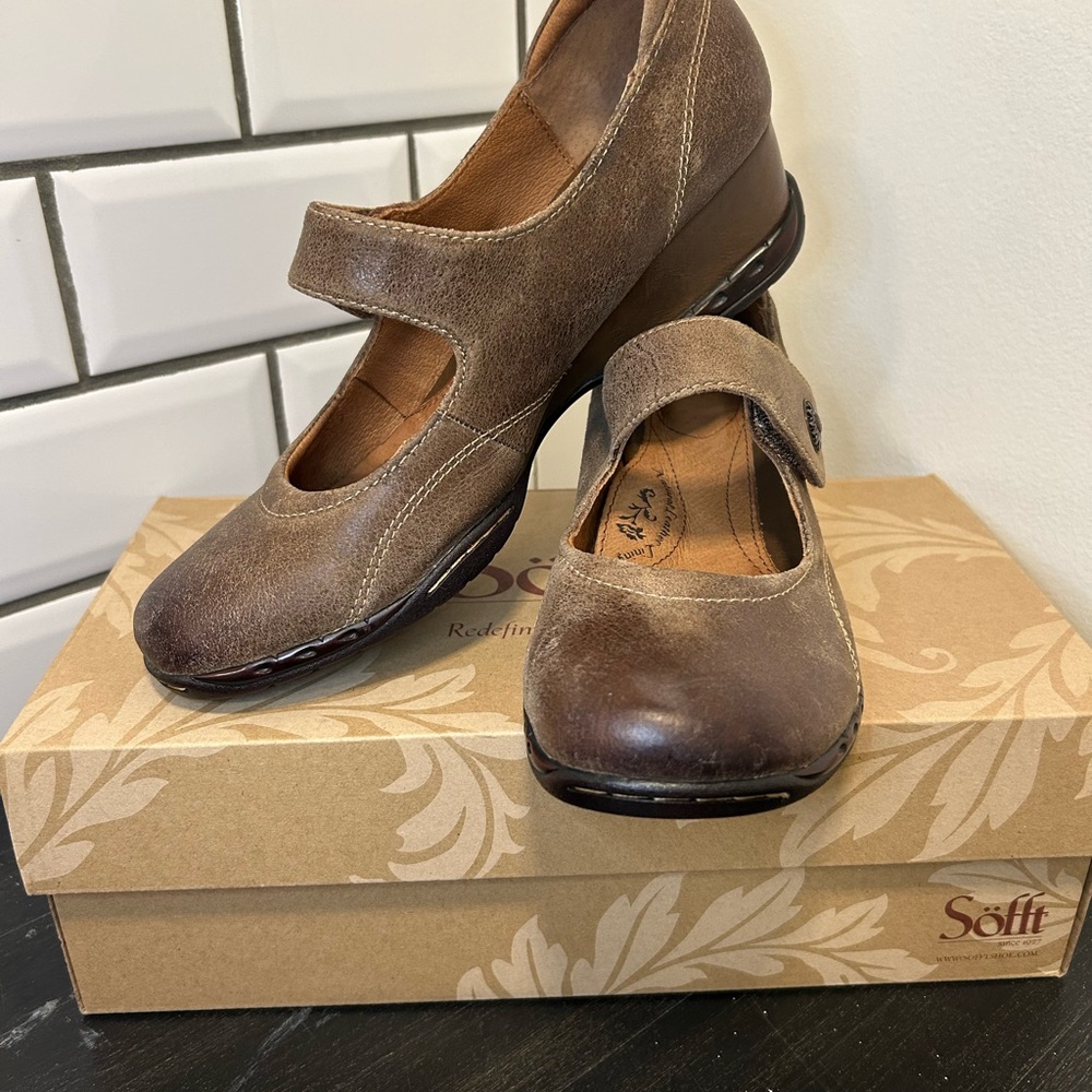 Sofft Women's Tan Mary Jane Flats